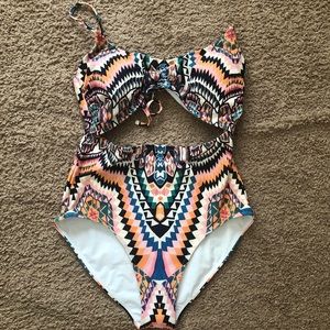 Athleta One Piece Cut Out Swim Dessert Geo